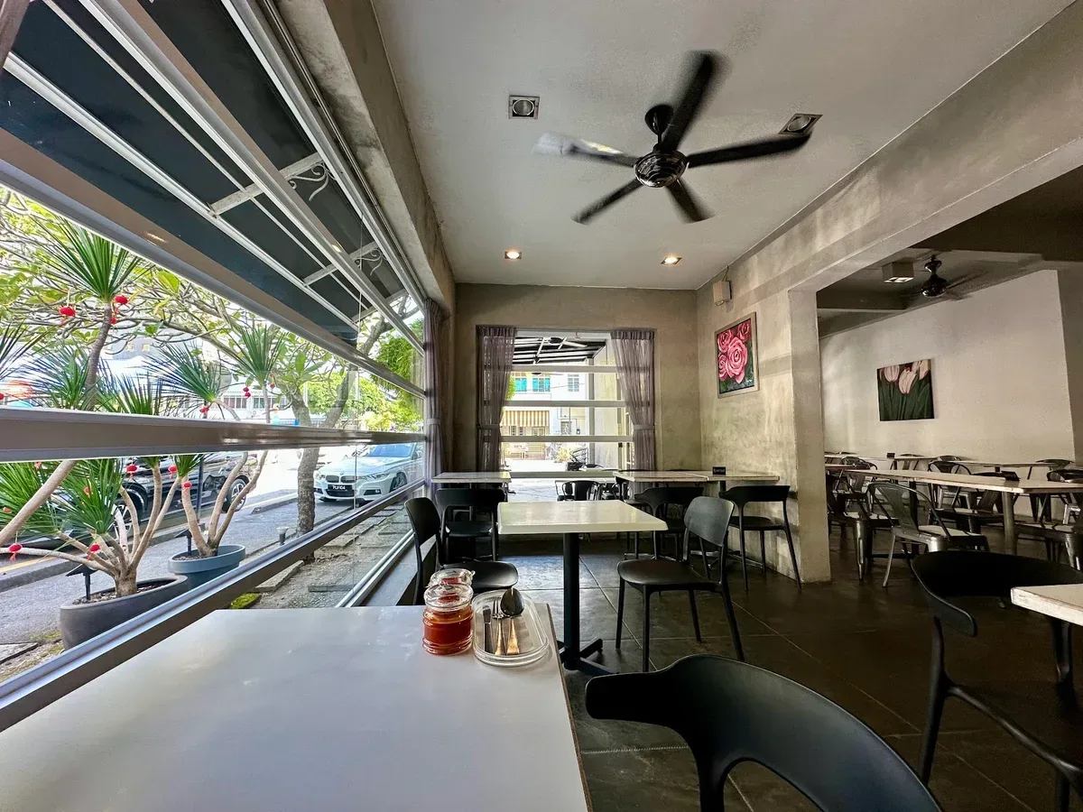 Harvest In Café — interior