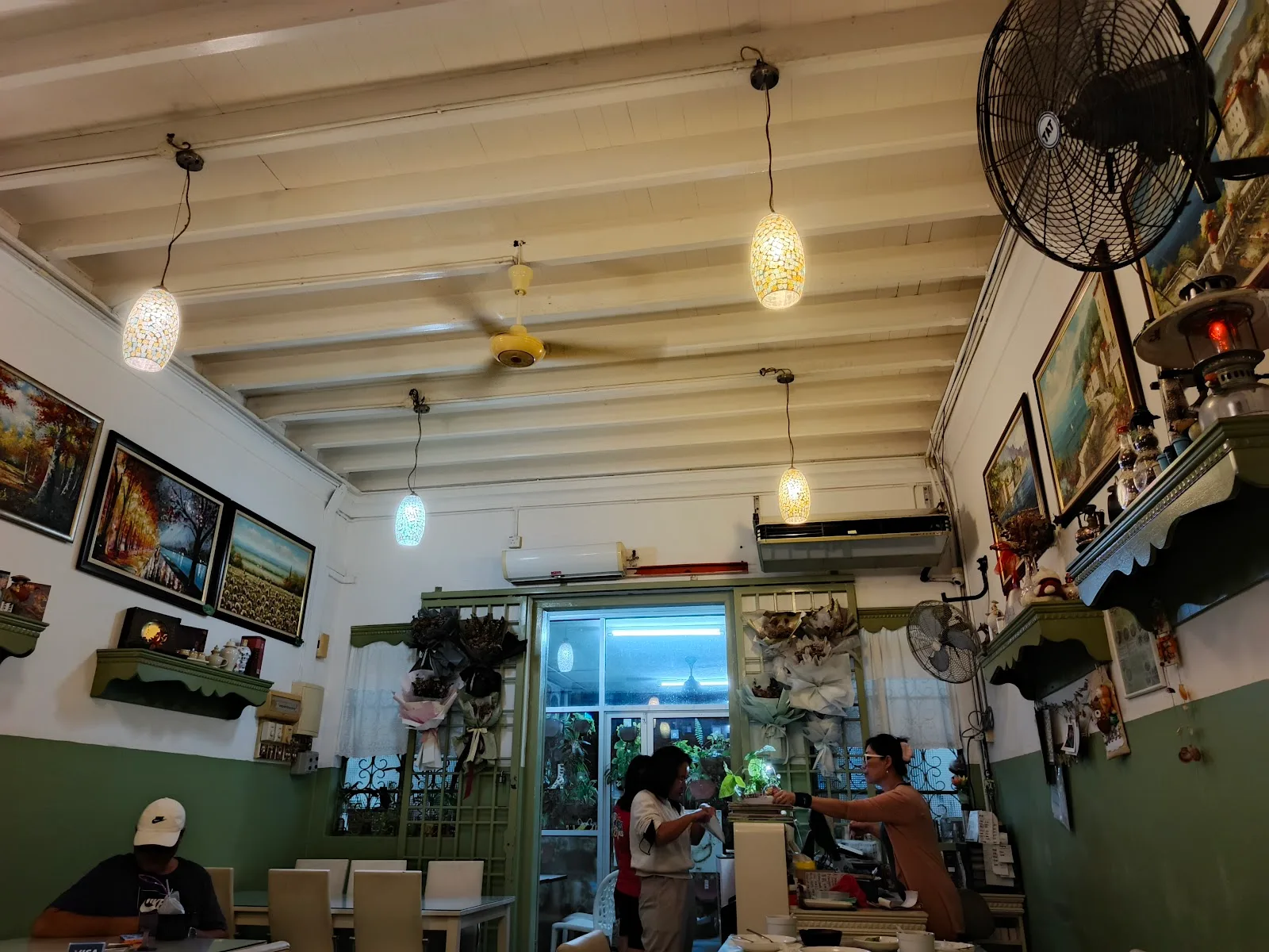 Harvest Wok 聚餐館 — interior