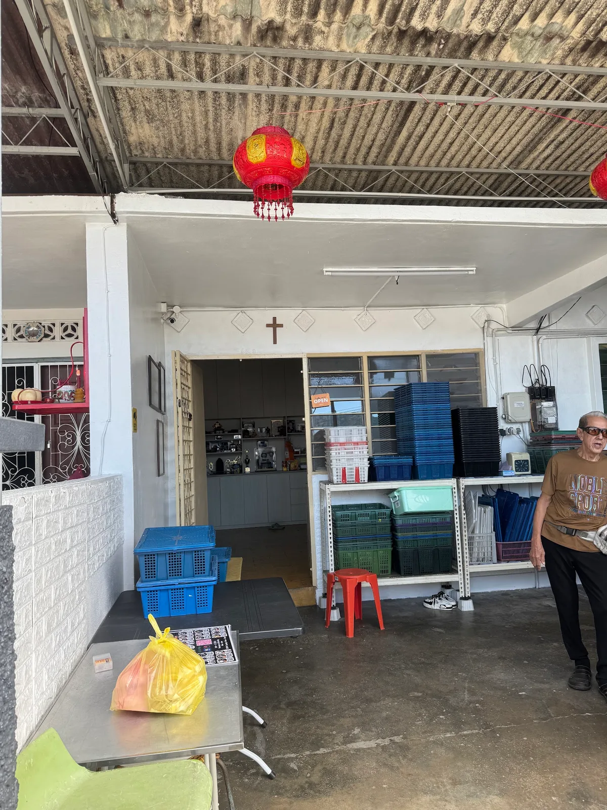The He Ji pao shop front at Lorong Rambai