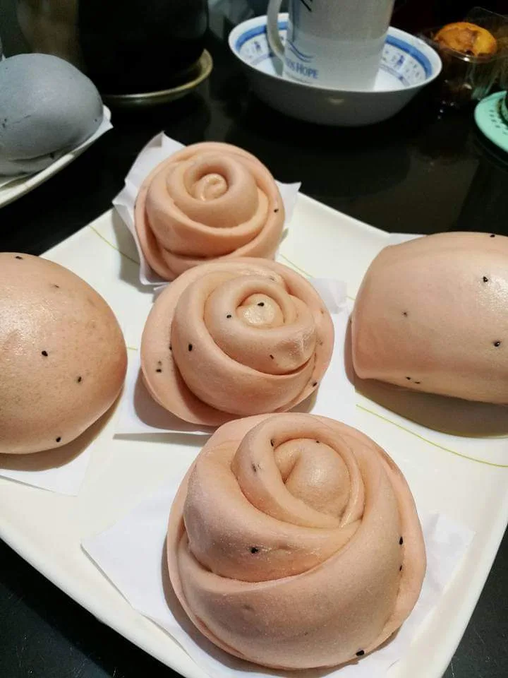 Rose-shaped pink steamed buns