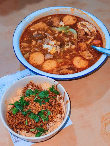 Heng Heng Tom Yam Mee — dish