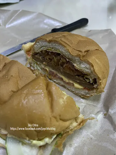 Hillside Uncle's Burger — dish