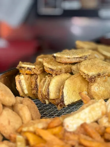 Hin Pin Tanjung Bungah Pisang Goreng — dish