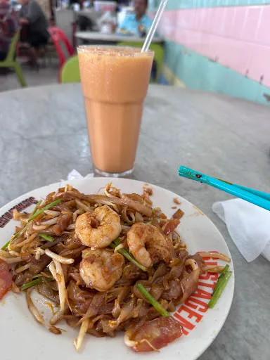 Hock Poh Lye Cafe Char Koay Teow — dish