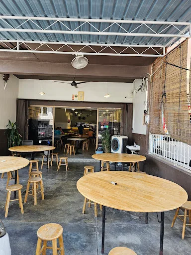 Hot Bowl White Curry Mee — storefront