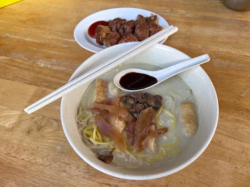 Hot Bowl White Curry Mee — signature dish
