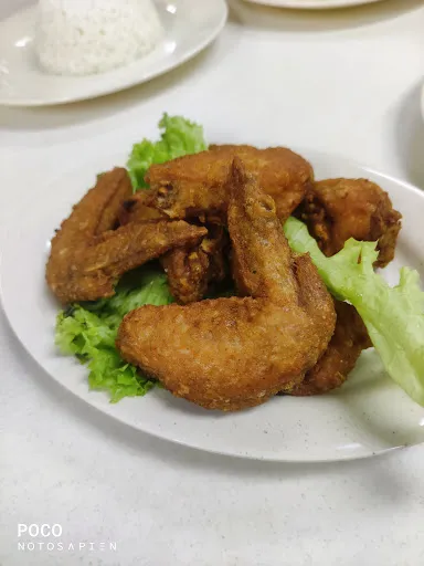 HuiYi Curry Fish Head — dish