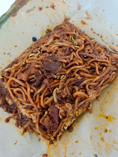 Hussain Mee Goreng & Mee Rebus — signature dish