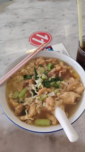 Hwa Pin Coffee Shop Tomyam Noodles — dish