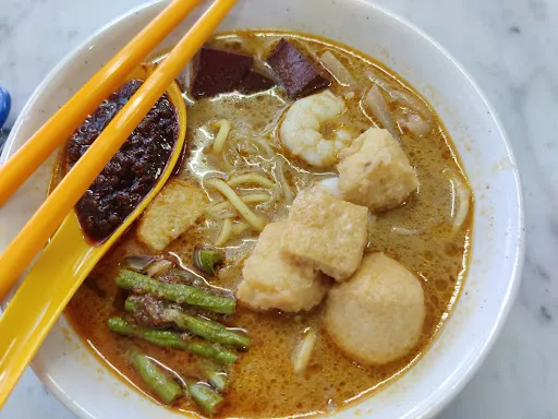 Hwa Pin Coffee Shop Tomyam Noodles — dish