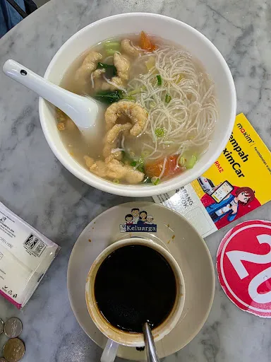 Hwa Pin Coffee Shop Tomyam Noodles — dish