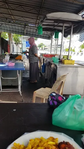 Idris Karipap — exterior