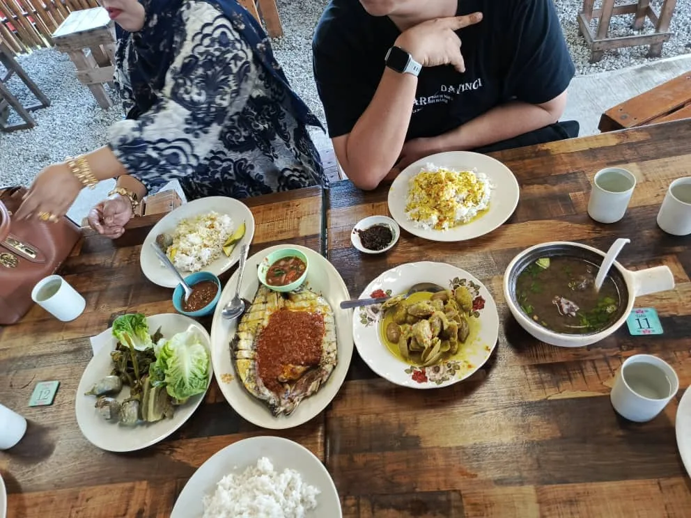Ikan Bakor D' Sungei — signature dish