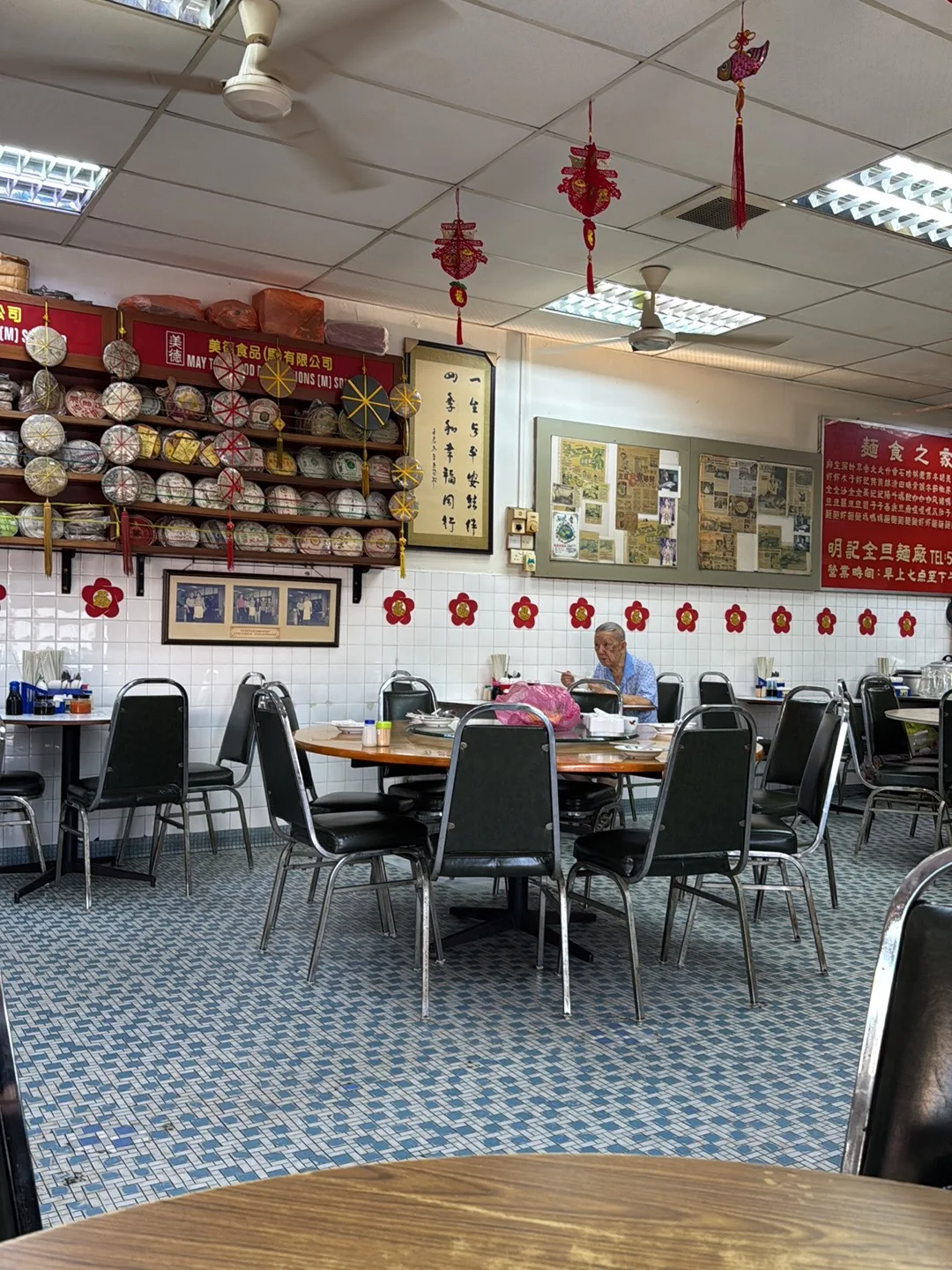 Ipoh Lucky Restaurant — interior