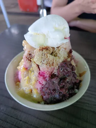 Jalil Special Ice Kacang — dish