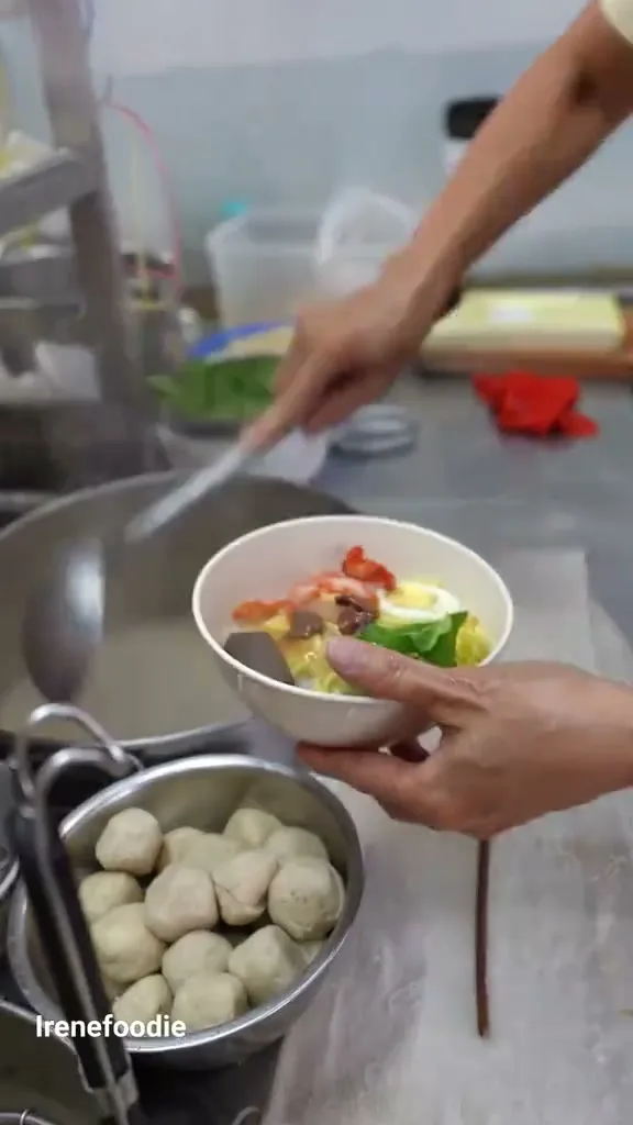 White curry mee with prawn, egg, pork blood and lettuce