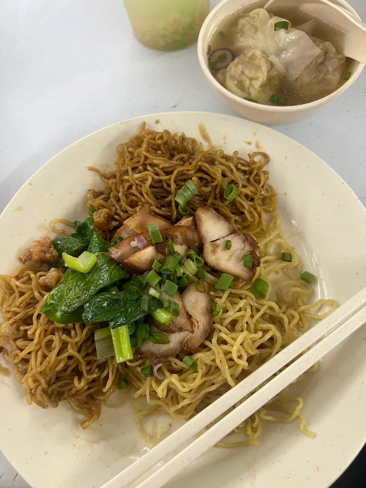 Dry wantan mee with soup wantan