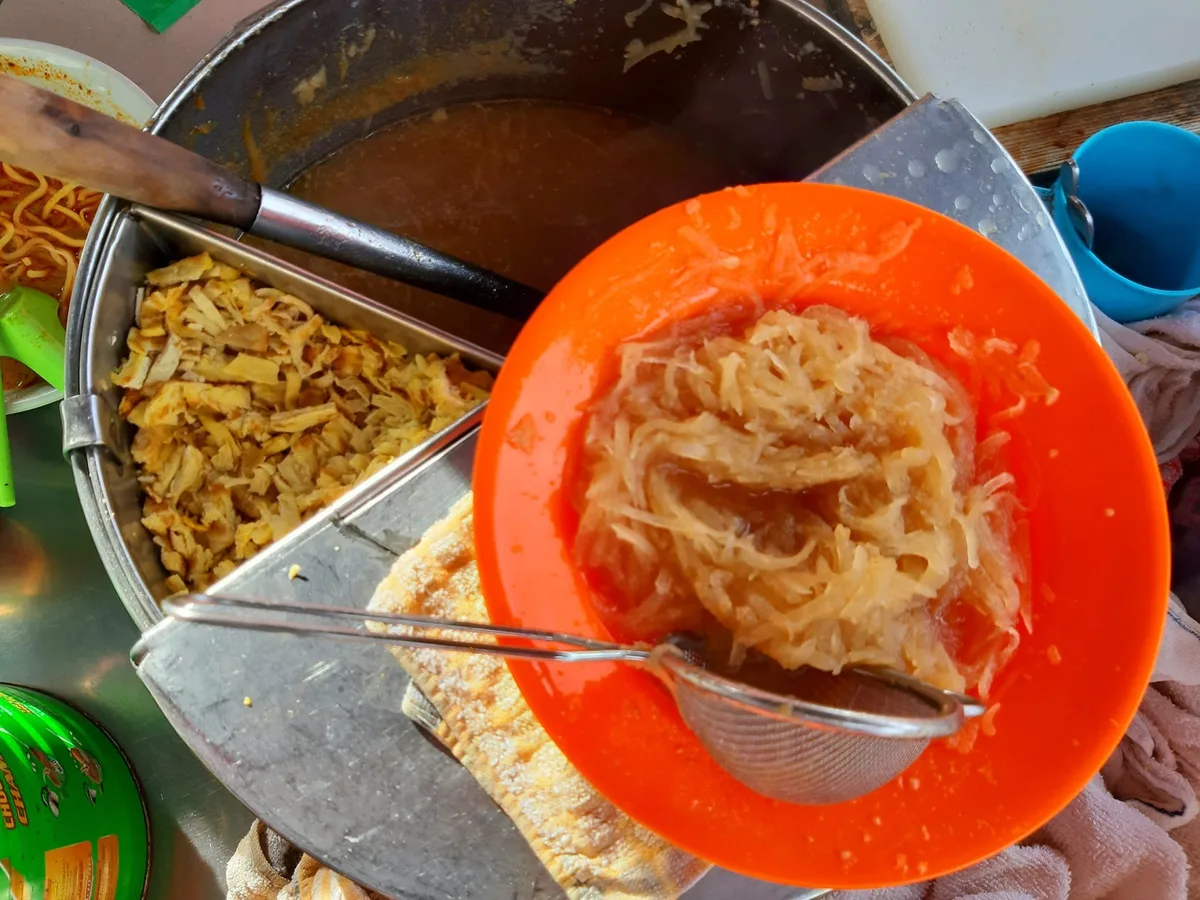 Popiah with turnip filling