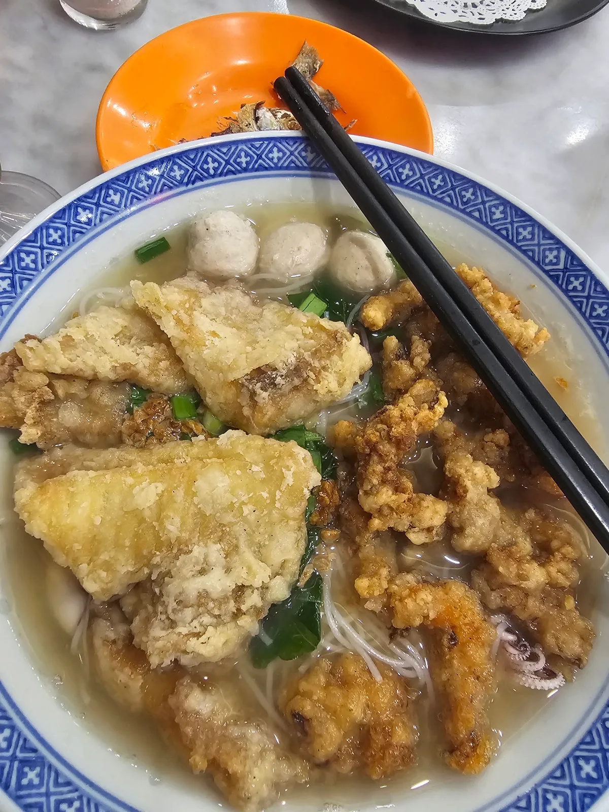 Fried fish bee hoon soup