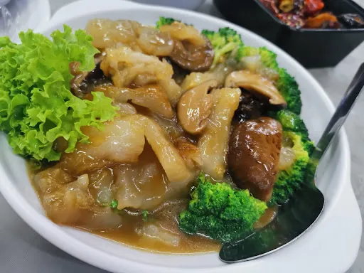 Kafe 2828 Beef Noodles — dish