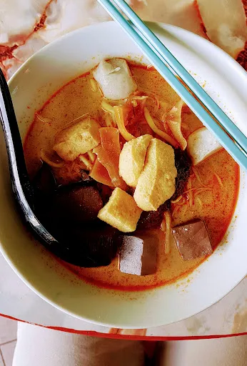Kafe Bamboo Curry Mee — dish