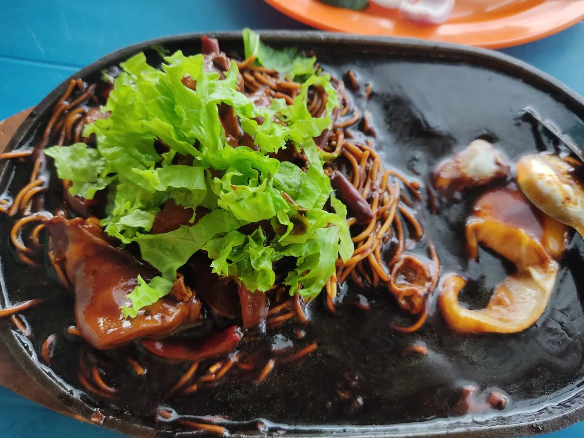 Sizzling noodles