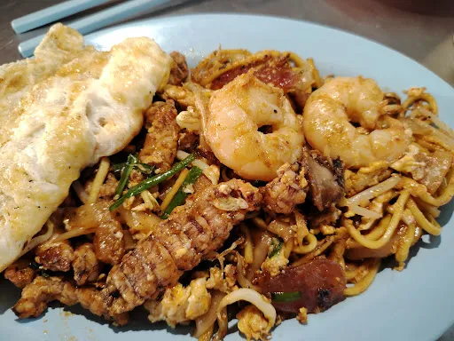 Char koay teow close-up with prawns, egg and pork