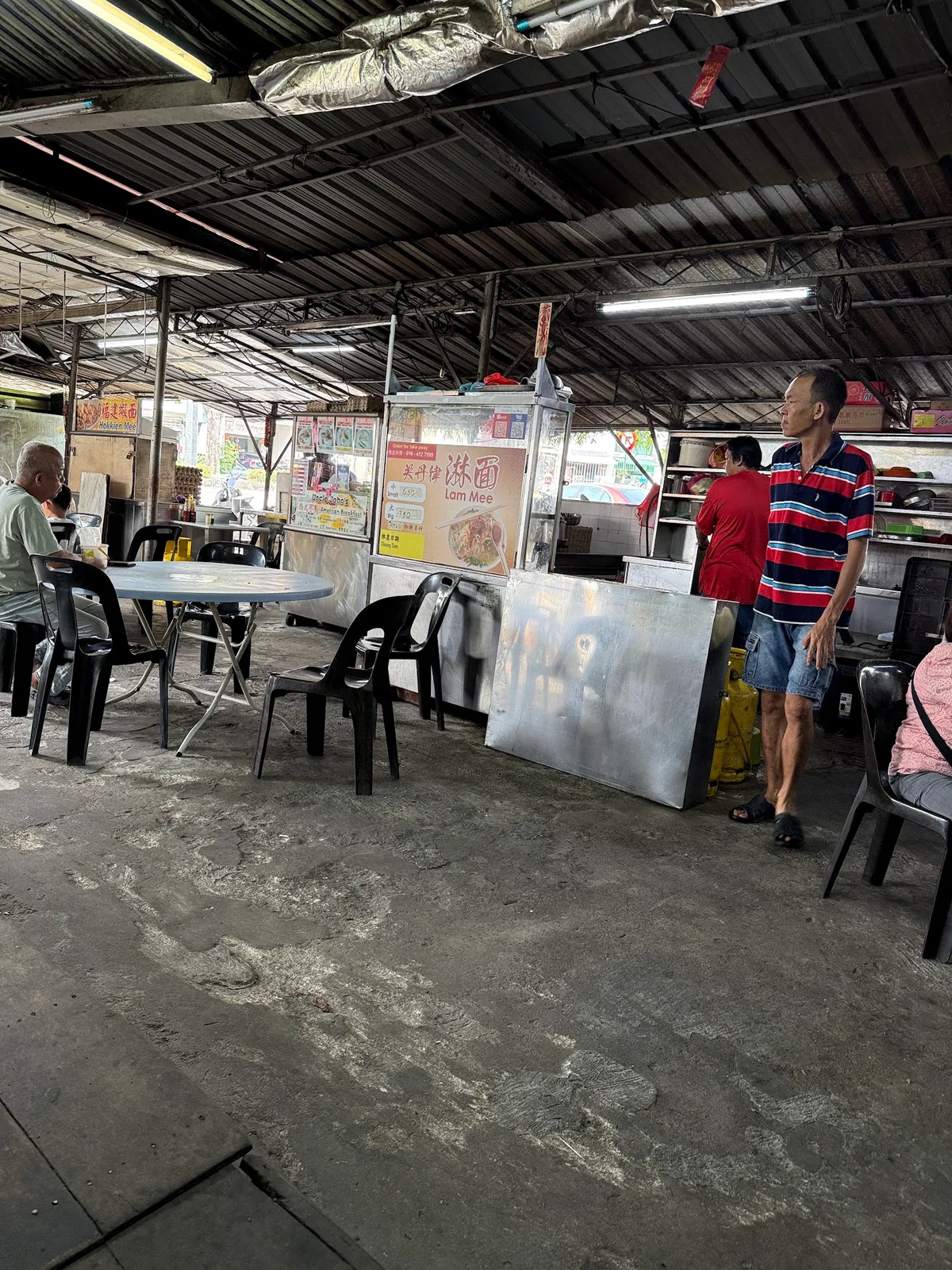 Kafe Khoon Hiang Char Koay Teow Stall — interior