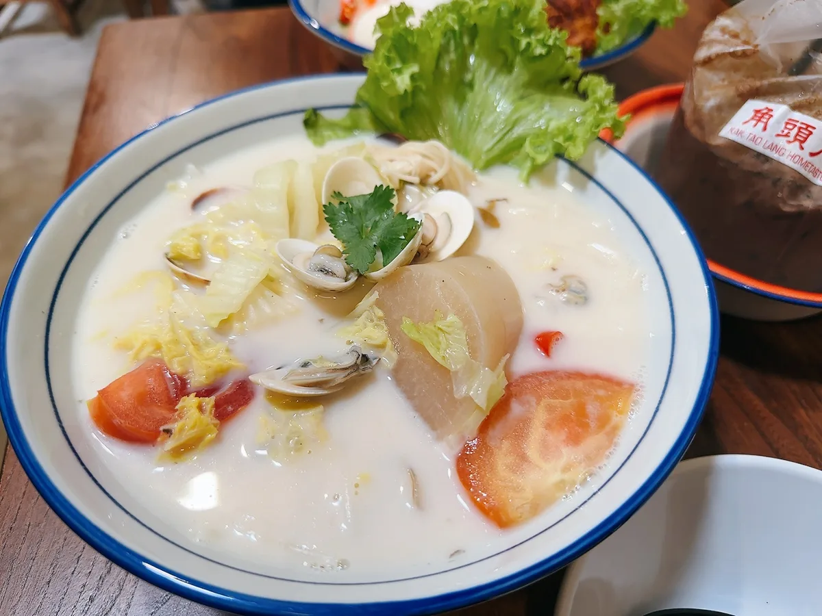 Lala noodles in milky soup