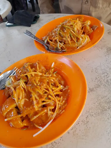Kareem Pasembur Rojak — signature dish