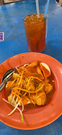 Kareem Pasembur Rojak — signature dish