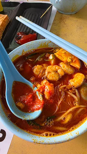 Kedai Kopi Bobo Curry Mee — signature dish