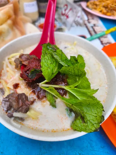 Kedai Kopi Bobo Curry Mee — signature dish