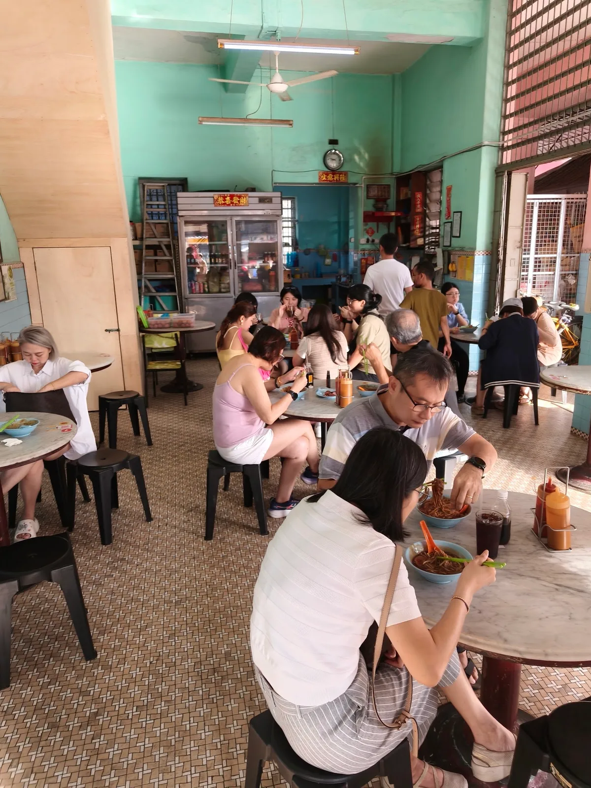 Kedai Kopi Hai Beng Economy Rice — interior