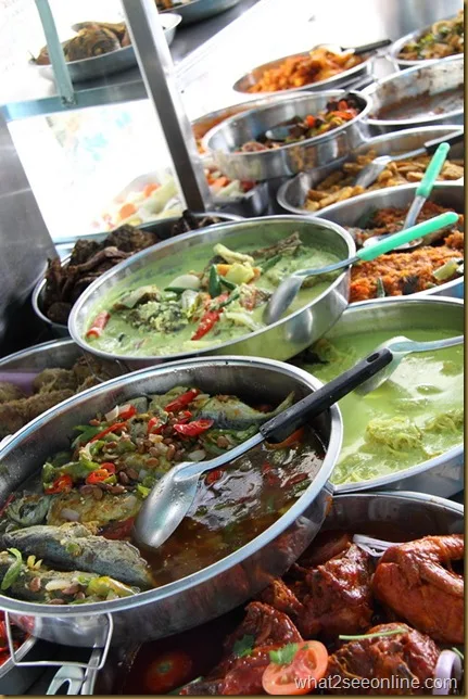Padang dishes laid out