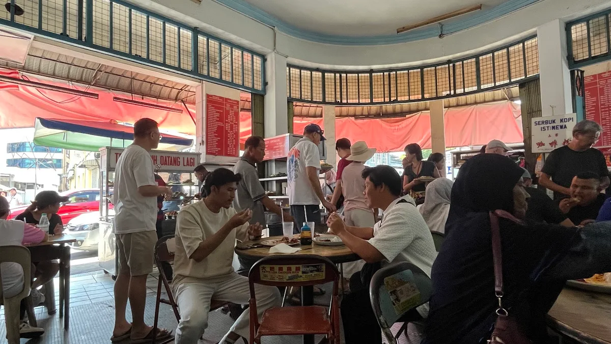Kedai Kopi International Hotel Nasi Padang — interior