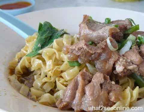 Beef noodle with greens