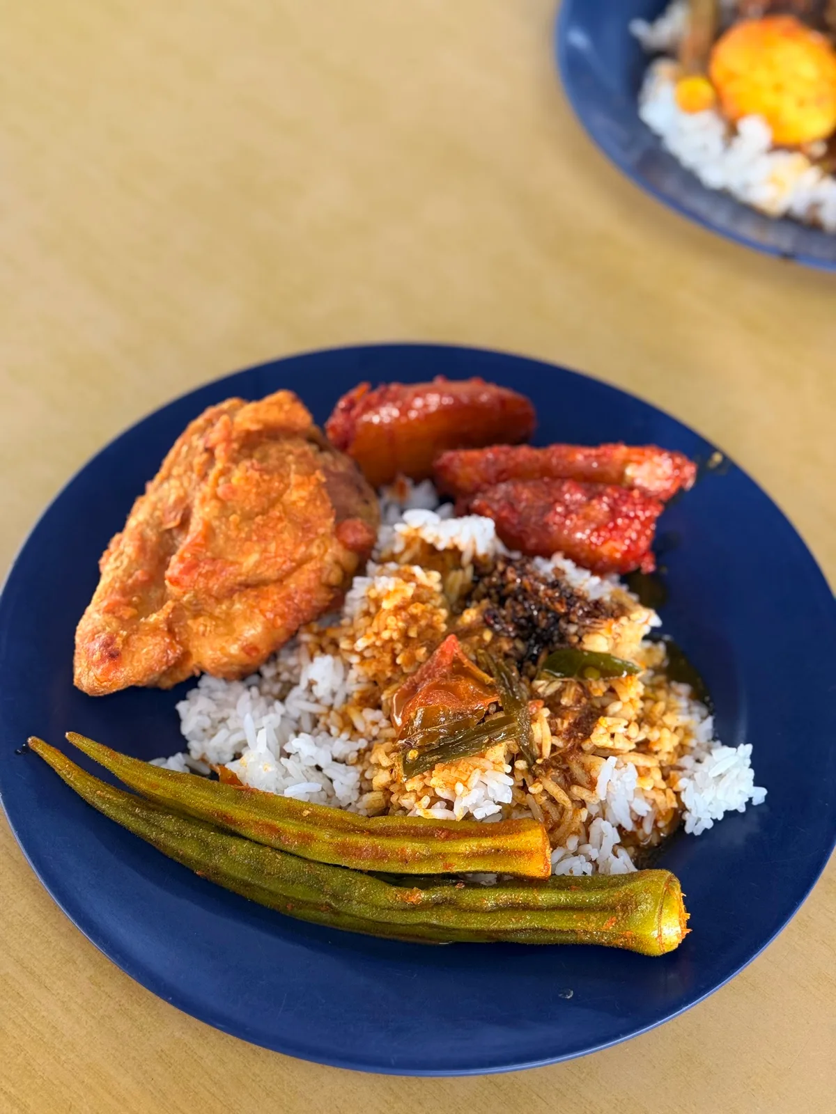 Rice with fried chicken and okra