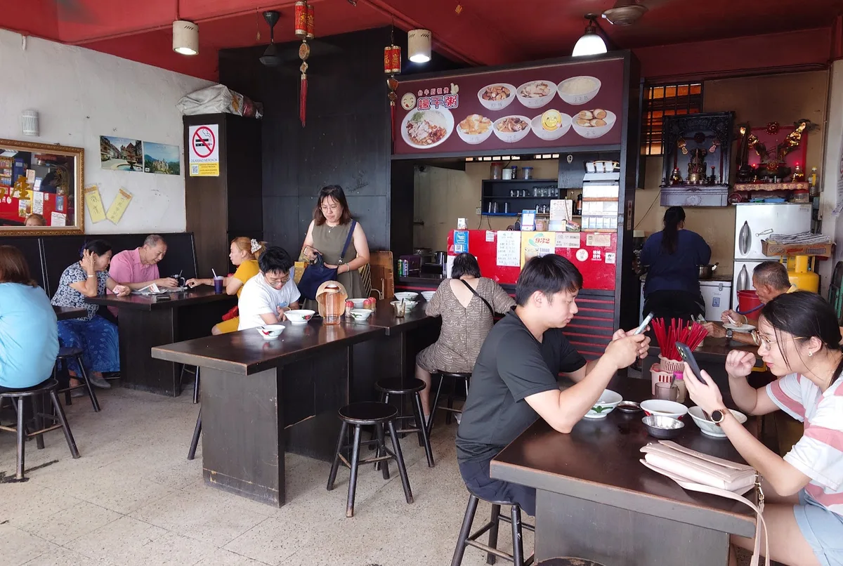 Kedai Makanan Liang Seng (蠔干粥) — interior