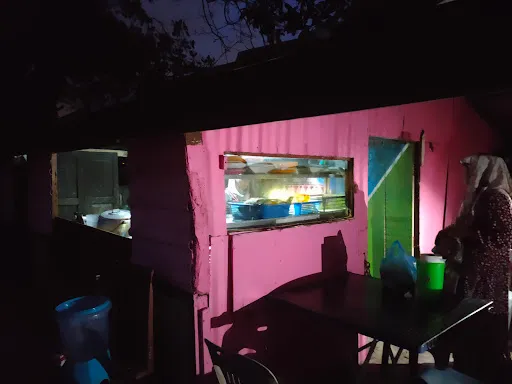 Kedai Meggi Mak Lang Paya Keladi — exterior