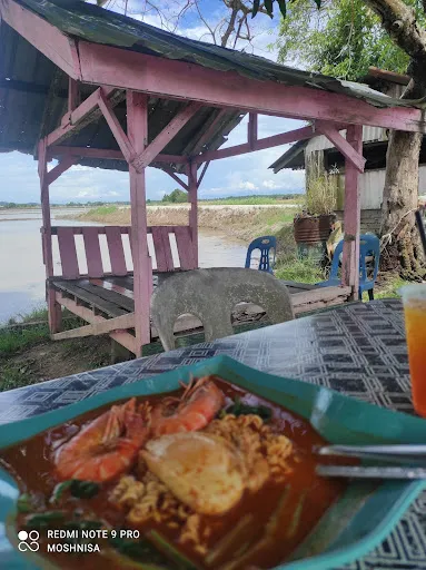 Kedai Meggi Mak Lang Paya Keladi — interior