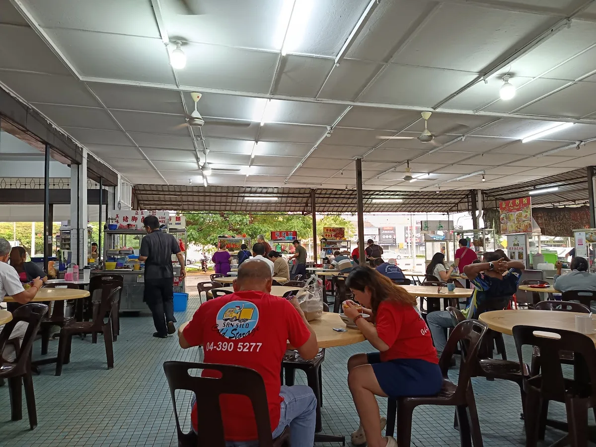 Kedai Minuman &amp; Makanan Bukit Emas — interior