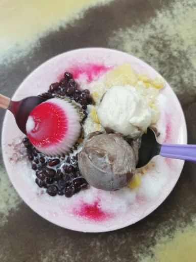 Kek Seng Ice Kacang — dish