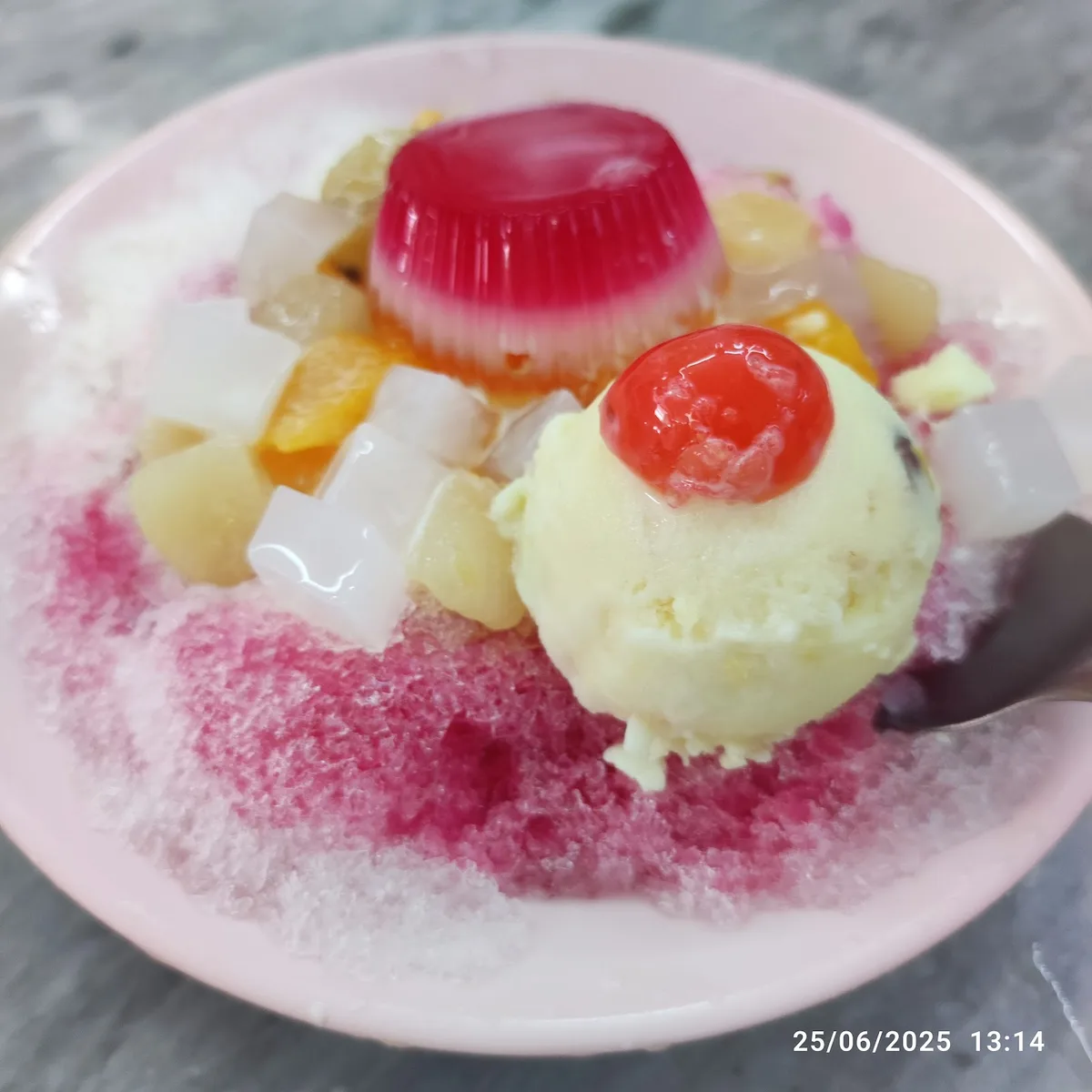 Fruit ais kacang with ice cream
