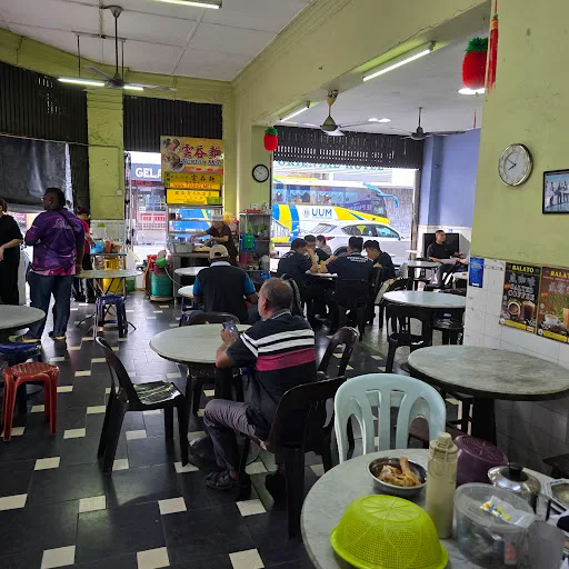 Kheng Pin Cafe (Loh Bak Stall) — interior