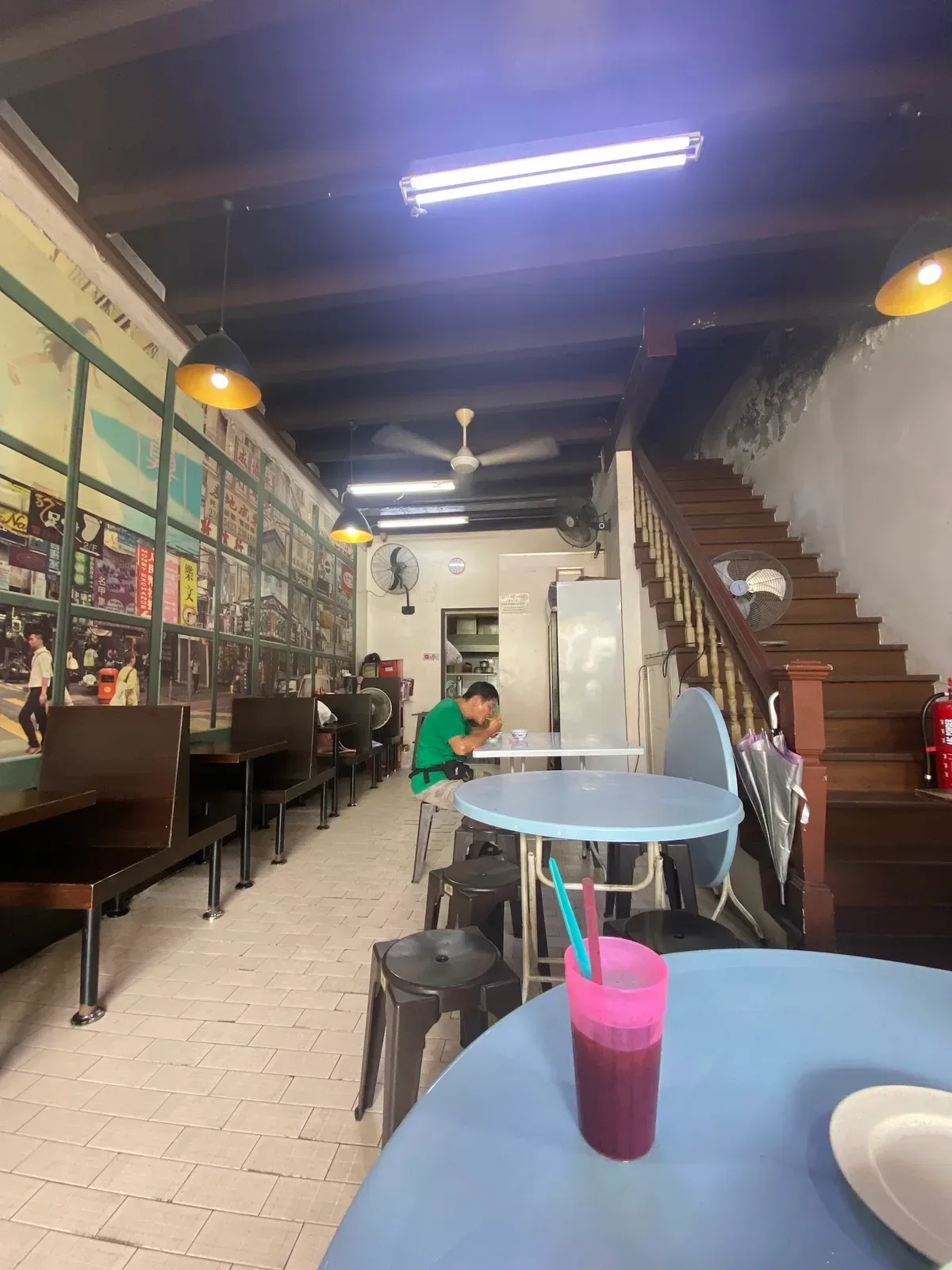 Kow Low Wantan Mee — interior