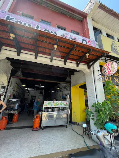 Kow Low Wantan Mee — storefront