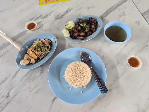 Kowloon Hainan Chicken Rice Stall (九龍海南雞飯) — signature dish