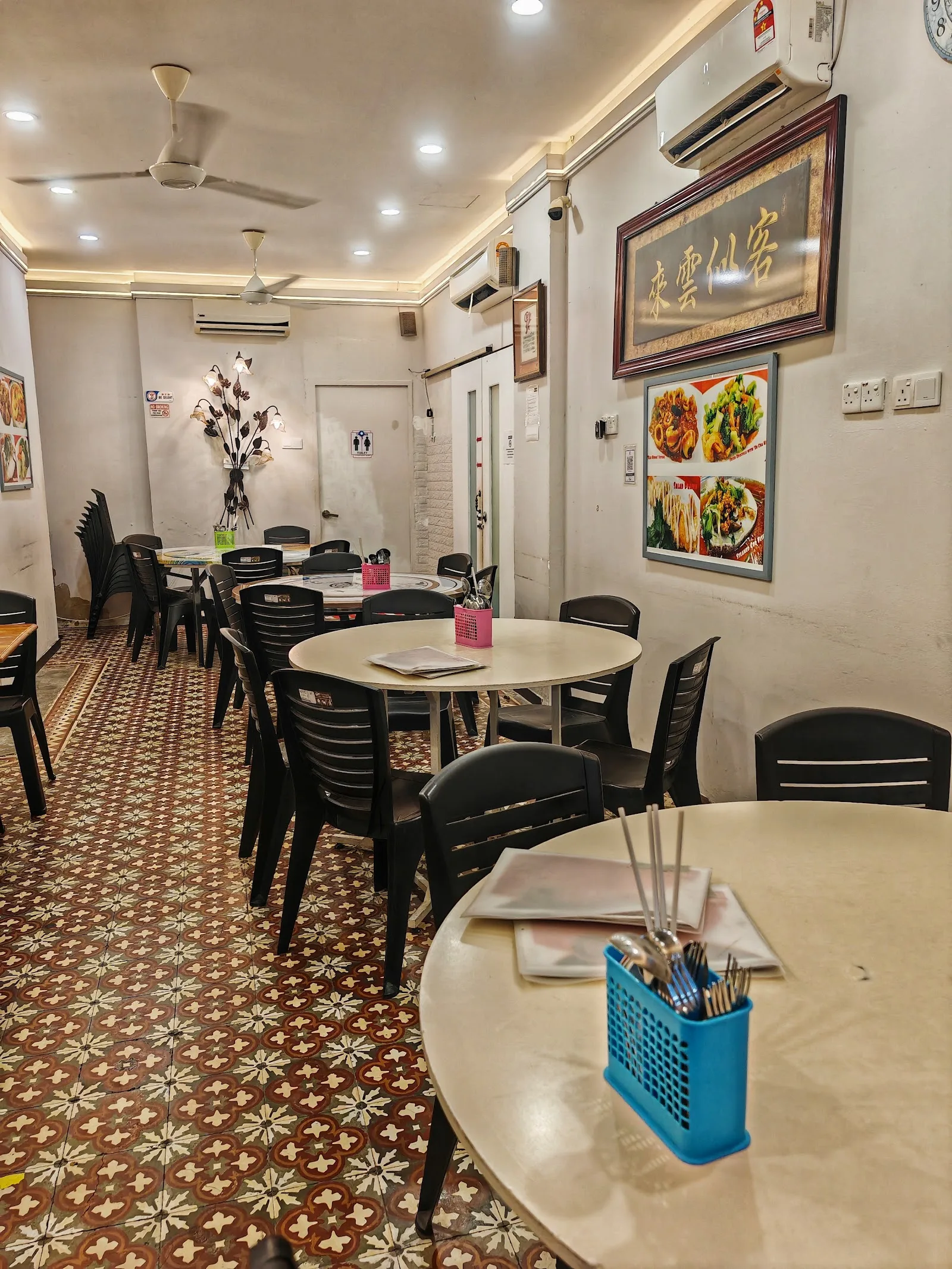Kristal Seafood — interior