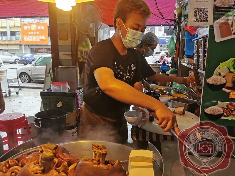 Vendor chopping char siu